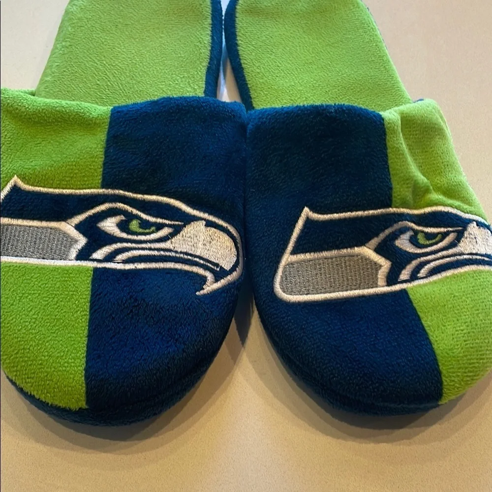 Forever Collectibles NFL Seattle Seahawks Rush Green Slippers, Size L (11-12)